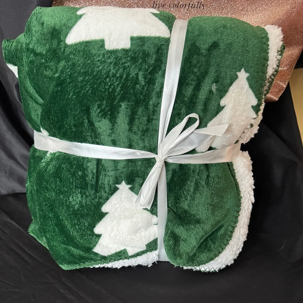 Hobby Lobby Green and White Holiday Throw Blanket